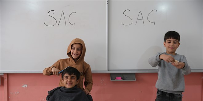 Eda öğretmen canlandırmalı eğitimlerle dersleri eğlenceli hale getiriyor