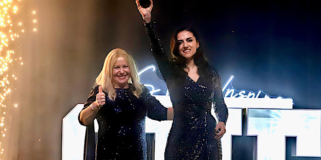 Dilek öğretmene, Birleşik Krallık'ta 'yaşam boyu başarı' ödülü