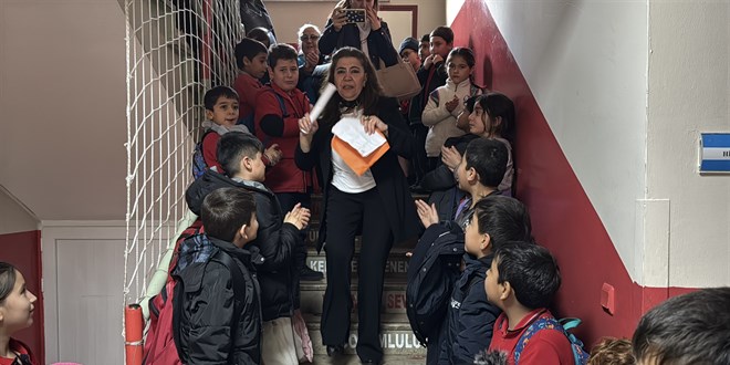 46 yıllık öğretmen göreve başladığı okuldan emekli oldu