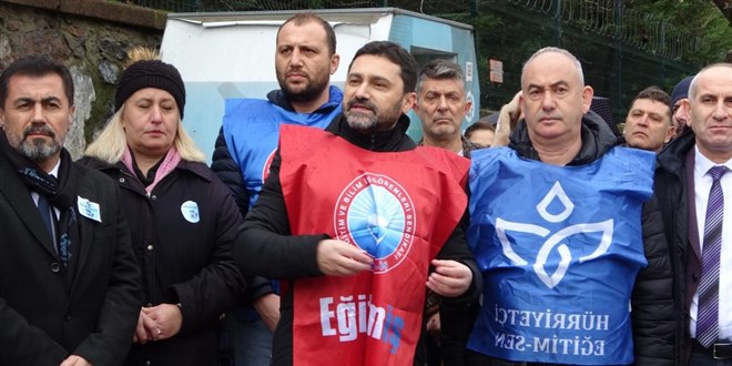 Yaya yolunu düzenlemeye çalışan öğretmene saldırı