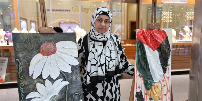 Kanser hastası öğretmen resim sergisi gelirini Gazze'ye bağışladı