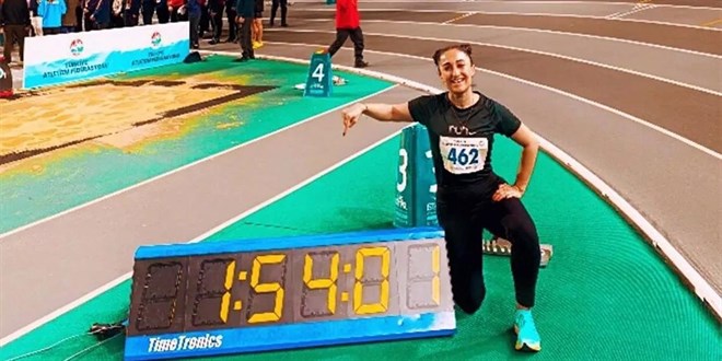 Ayşe öğretmen, 10 yıldır kırılamayan Türkiye rekorunu kırdı