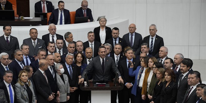 Genel Kurul, CHP'li vekillerin protestosu nedeniyle kapandı