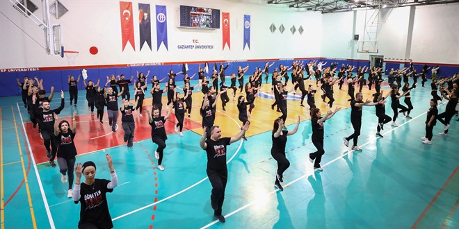 Halk oyunları öğretmenler aracılığıyla gelecek kuşaklara aktarılacak