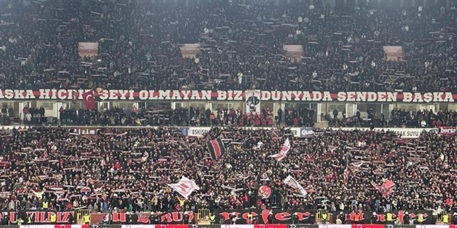 Eskişehirspor Taraftar Rekorunu Yeniden Kırdı