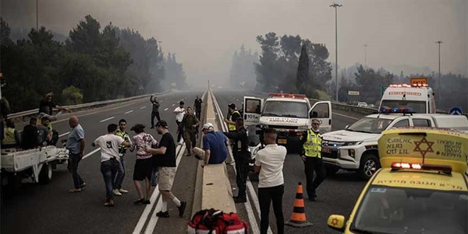 İsrail'de tarihi yangın: Uluslararası yardım çağrısı