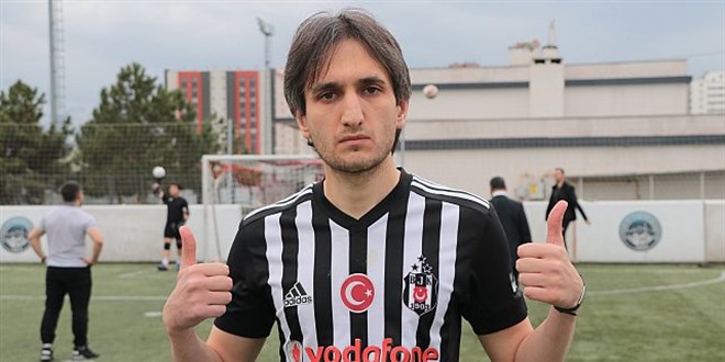 Engel Tanımayan Öğretmen: Emre Aslan Milli Formayla Sahalarda