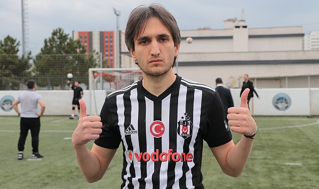 Engel Tanımayan Öğretmen: Emre Aslan Milli Formayla Sahalarda