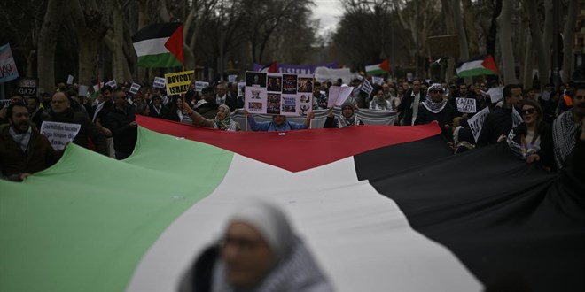 Madrid sokaklarını dolduran İspanyollar, İsrail'in Gazze'deki soykırımına tepki gösterdi