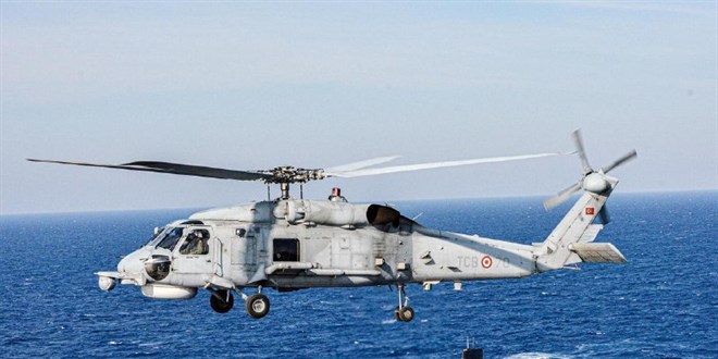 Askeri helikopter denize acil iniş yaptı