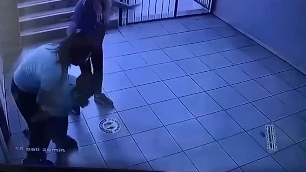 Öğretmen boğazına yiyecek kaçan öğrencisinin hayatını kurtardı