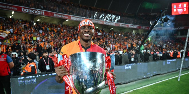 Victor Osimhen, Galatasaray tarihine geçti