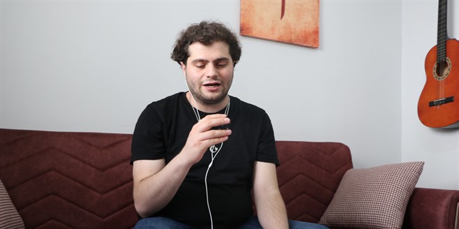 Görme engelli öğretmen Anadolu'yu sesle gezdiriyor