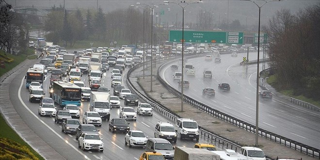İstanbul'da Yağışın da Etkisiyle Trafik Yoğunluğu Yüzde 74'e Çıktı