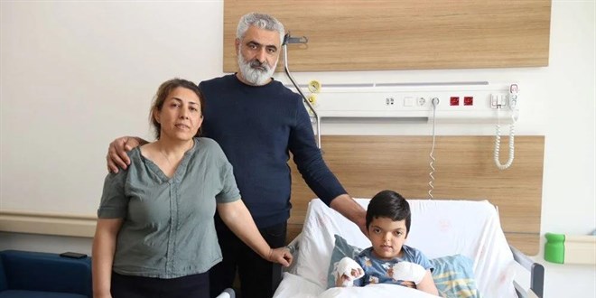 Doktorların bile ismini yeni duyduğu hastalık: 4 yaşındaki Umut'ın 10 parmağı açıldı