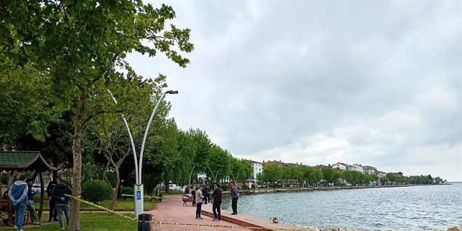 Sahildeki kayalıklarda erkek cesedi bulundu