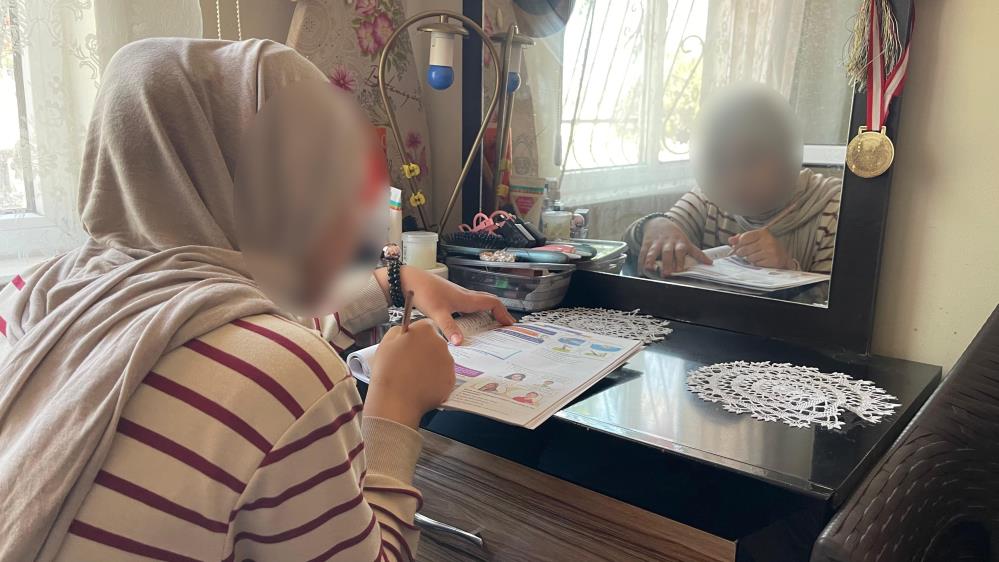 Başörtülü öğrenciye hakaret iddiasında öğretmen açığa alındı