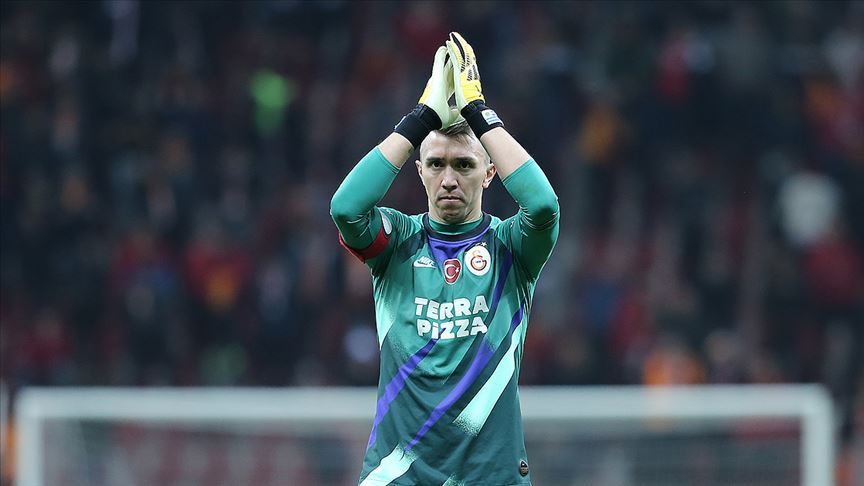 Özbek'ten Muslera açıklaması: Kalması için ısrarcı olacağız