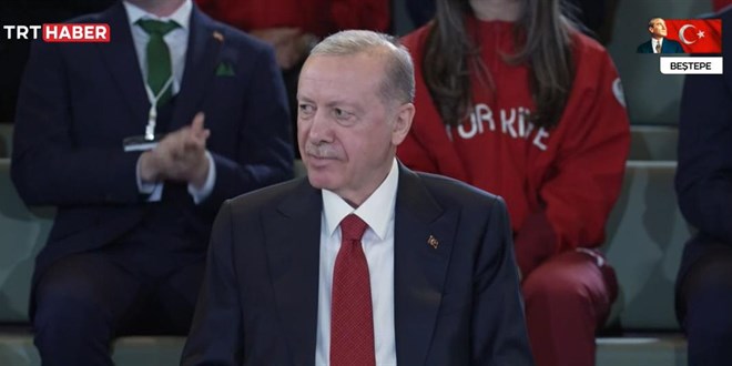 Erdoğan'dan Gençlere: Terörün Olmadığı Türkiye'yi Emanet Edeceğiz