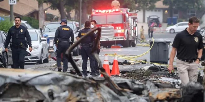 ABD'de küçük uçak yerleşim bölgesine düştü: 2 ölü, 8 yaralı