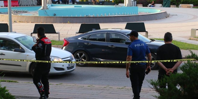 TBMM önünde havaya ateş açan şahıs gözaltına alındı