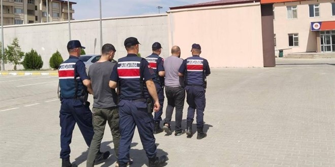 Gaziantep'te 14 düzensiz göçmen ve 4 organizatör yakalandı