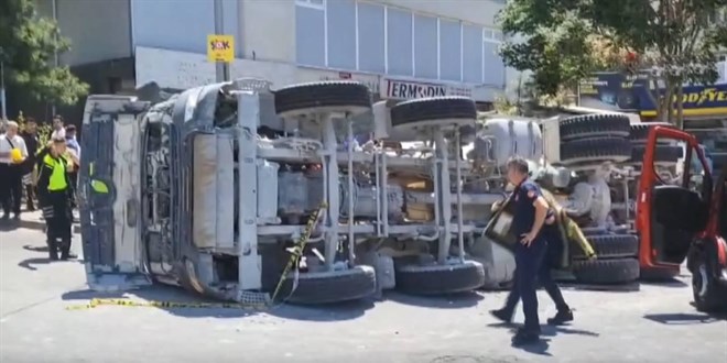 Diyarbakır'da Otomobil, Minibüs ve Mikser Kazası: 11 Yaralı