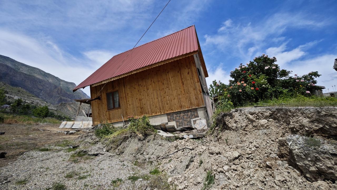Erzurum'da toprak kayması: 38 ev tahliye edildi