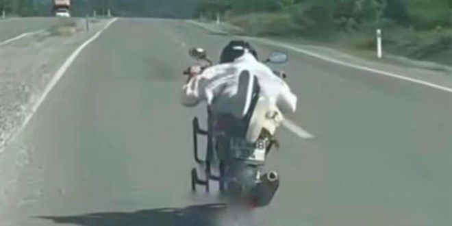 Motosikletle Yüzüstü Giden Sürücüye 45 Bin TL Ceza