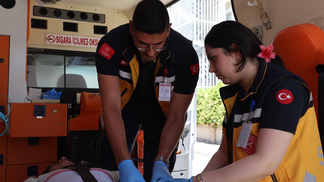 Aynı Ambulansta Hem Eş Hem Meslektaş Olarak Çalışıyorlar